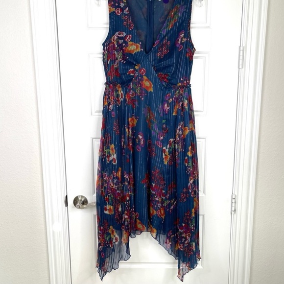 WALTER BAKER Teri Metallic Stripe Pleated Blue Floral Georgette Dress NEW Size 8 - Picture 2 of 13